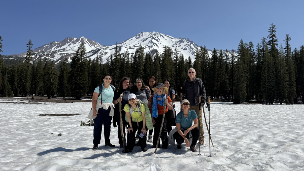 Grupo da Imersão Monte Shasta na neve